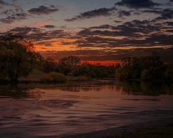 Lever de soleil au-dessus du RIver rouge dans le Dakota du Nord de Fargo
