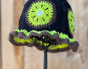 Kiwi crochet bucket hat (black)