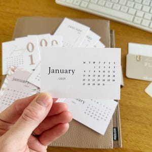 Druckbarer 2025 Horizontaler Monatskalender, Planerkarten - Montag Start - Klassisches Design
