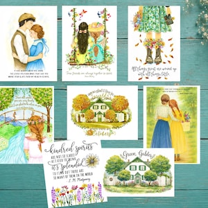 Puede incluir: Una colección de ocho láminas de arte rectangulares con ilustraciones en acuarela inspiradas en Ana de las Tejas Verdes. Las láminas muestran personajes, casas y paisajes con detalles florales y citas de la serie de libros en letra negra.