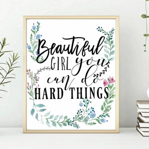 Digitale download Mooi meisje, je kunt moeilijke dingen doen. Citaten die inspireren, sterke vrouwencitaten, cadeaus voor haar