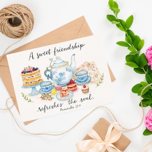 Puede incluir: Un juego de tres tazas de cerámica con un acabado mate moteado. Las tazas son en tonos crema, gris claro y gris oscuro. Cada taza tiene un diseño simple y minimalista, perfecto para café o té.