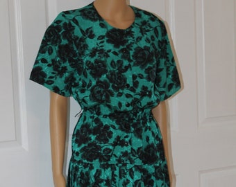 XS petite, Black and Green Rose Patterned Dress with Shoulder Pads, Vintage 1980's, 24-25" waist