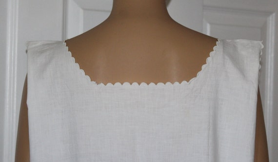 XL White Cotton Nightgown with Hand Embroidery, V… - image 6