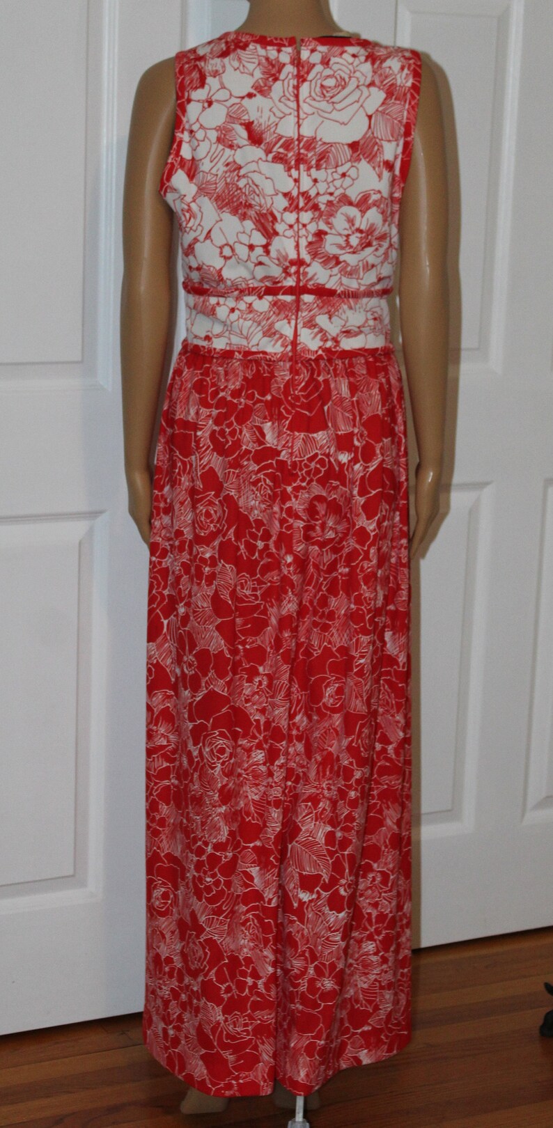 SZ. M, Red and White Contrast Print Maxi Dress, Vintage 1970's, 1970's image 3