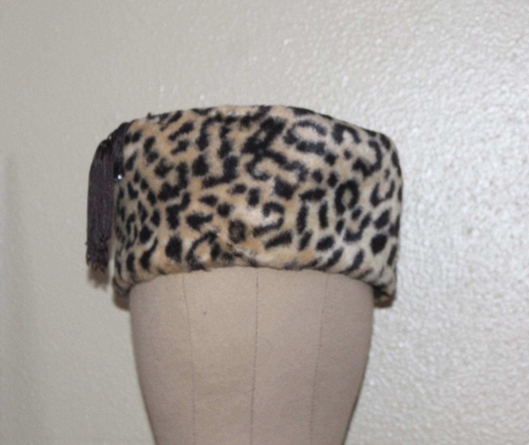 Vintage 50s Faux Fur Shag Wool Mohair Minimalist Sculpted Asymmetric Skull Cap 1950s/1960s Sequin Soutache Off White Faux Fur Bridal  main image 3
