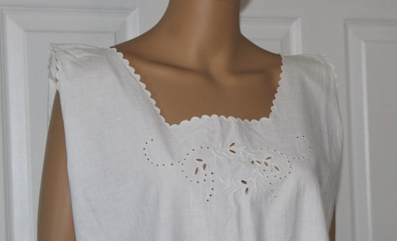 XL White Cotton Nightgown with Hand Embroidery, V… - image 2