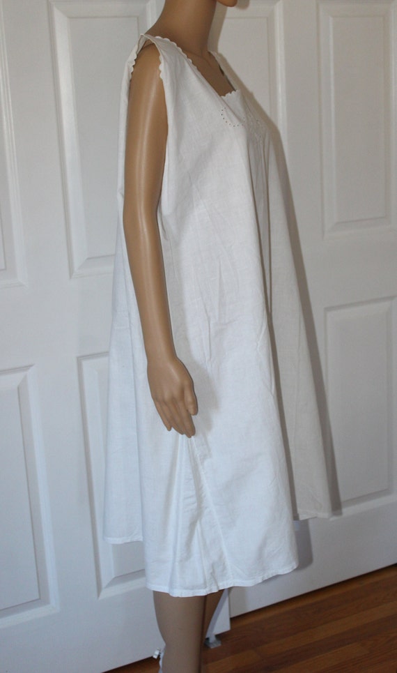 XL White Cotton Nightgown with Hand Embroidery, V… - image 4