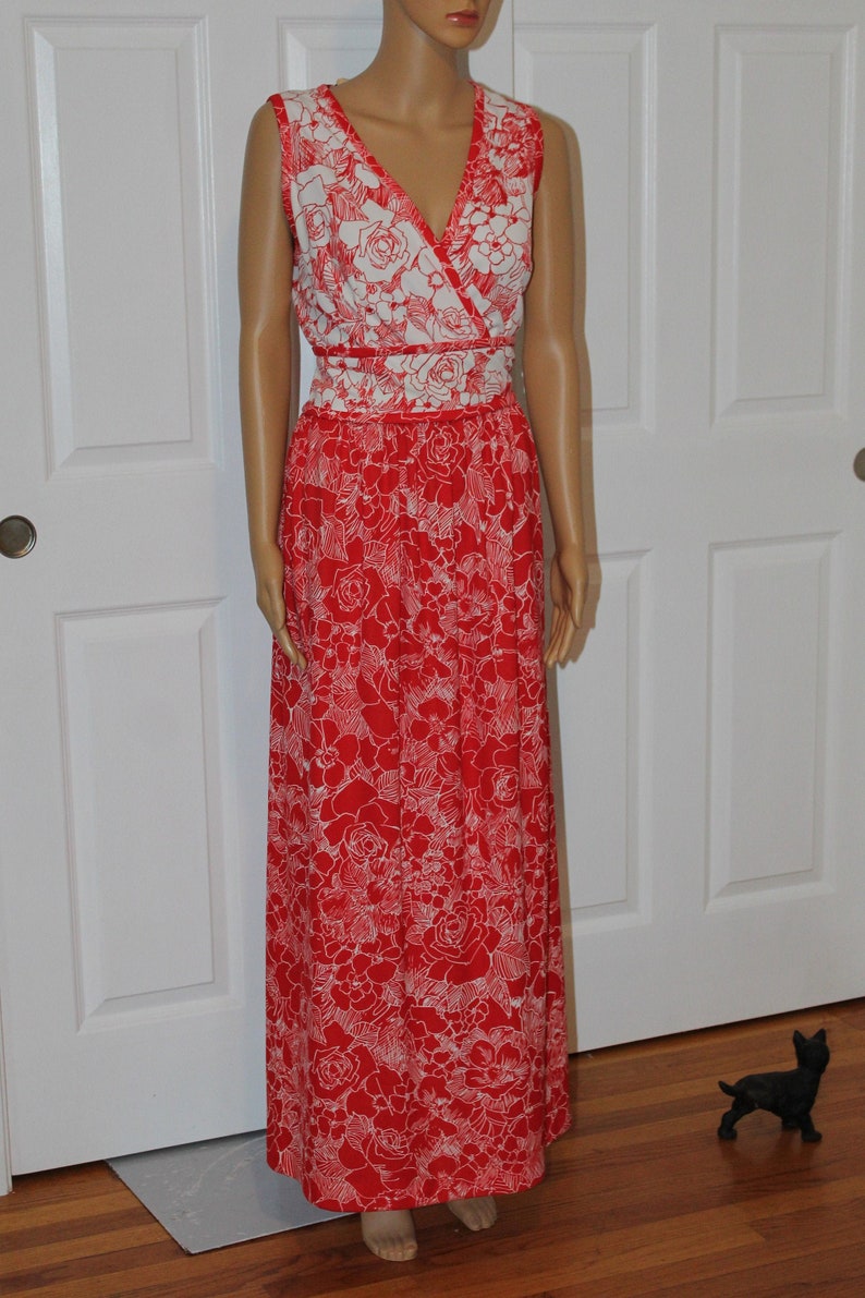 SZ. M, Red and White Contrast Print Maxi Dress, Vintage 1970's, 1970's image 1