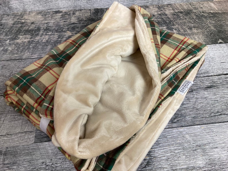 brown lining inside Saskatchewan Tartan throw blanket, soft inside