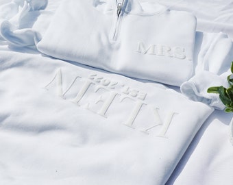 Embossed Puff Print Bridal Sweater Gift Set, New Mrs. Outfit, Mrs. Sweatshirt, Bride Sweatpants, Wedding Morning Outfit, New Mrs. Sweatpants