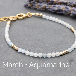 Gold Aquamarin Armband, März Birthstone Armband, Perlen Edelstein Schmuck, Zarte Minimal Minimalist, Stapelbar Armband