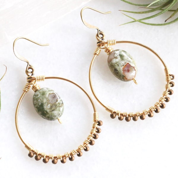 Boucles d’oreilles en rhyolite perlée, bijoux en pierres précieuses, emballés en fil de fer, vert, brun, terreux, pierres naturelles, guérison, idée cadeau pour femme, boho chic