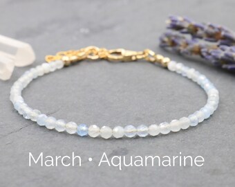 Pulsera de aguamarina delicada: joyería con cuentas y piedra de nacimiento de marzo