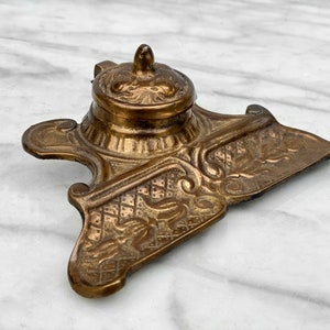 Vintage Victorian Gilded Brass Inkwell Fountain Pen Stand image 3