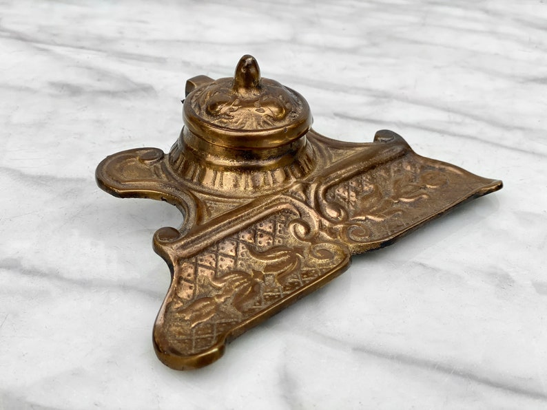 Vintage Victorian Gilded Brass Inkwell Fountain Pen Stand image 3
