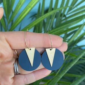 Navy disc and brass hoop earrings