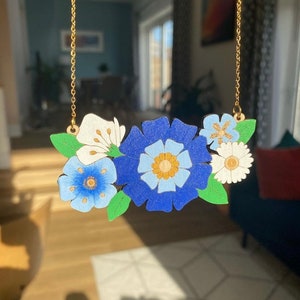 Blue and green flower necklace