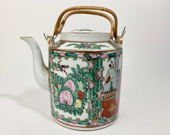 Rose medallion Teapot hand painted Ceramic Vintage China Porcelain famille lid Chinese export