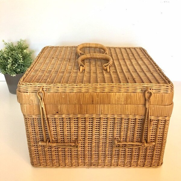 Vintage Large Rattan Wicker Picnic Basket Bag Purse Suitcase Luggage Trunk