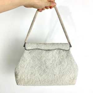 Bolso de mano con cuentas blancas bolso de noche de bolsillo de satén con asa superior formal vintage de marfil nupcial