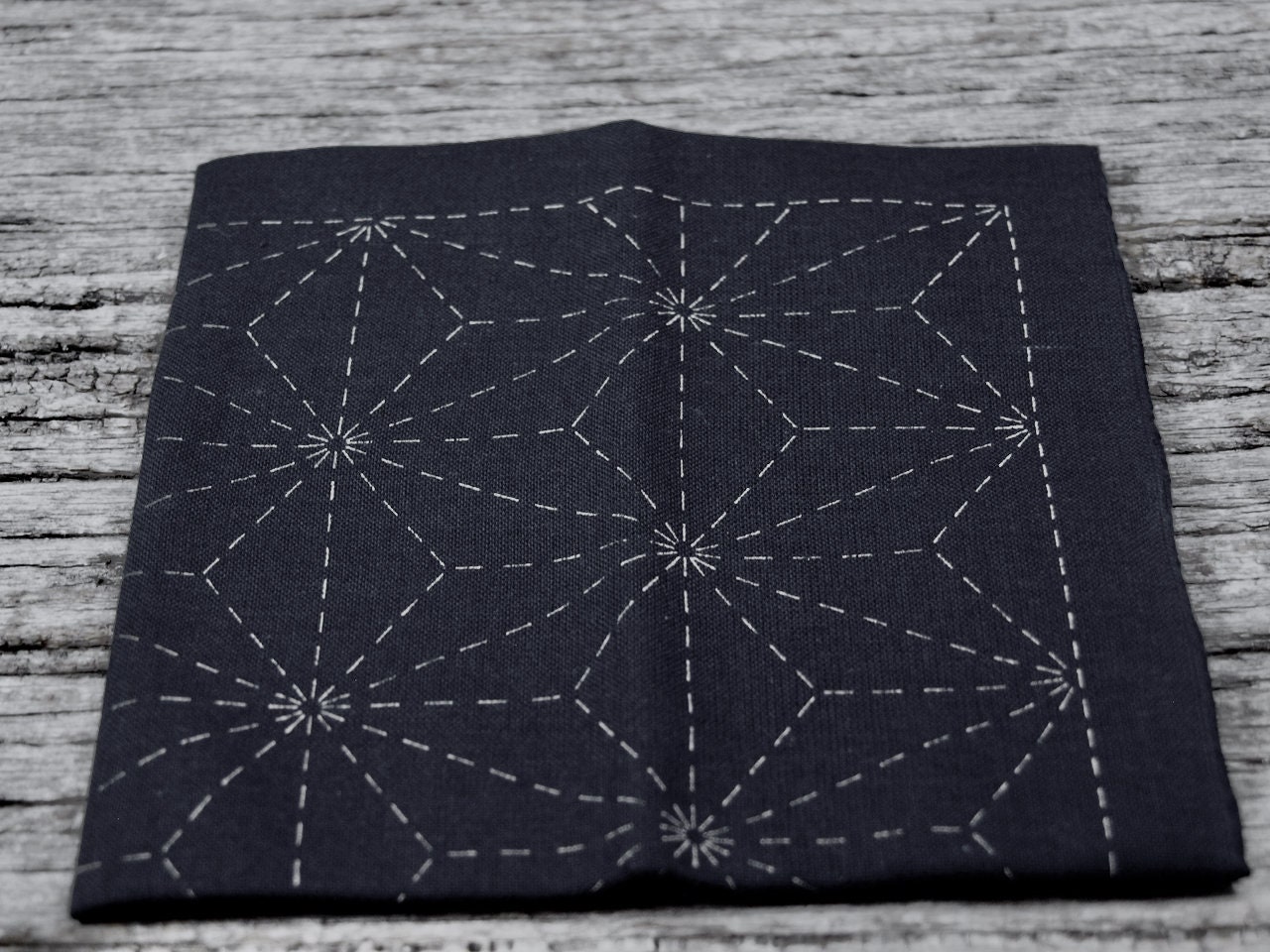 Cotton sashiko fabric with wash-out hemp leaf pattern, blue - SARTOR BOHEMIA