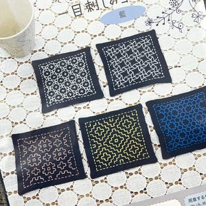 Kit di cinque sottobicchieri Sashiko blu navy, ricamo giapponese, hobby manuale SK-331
