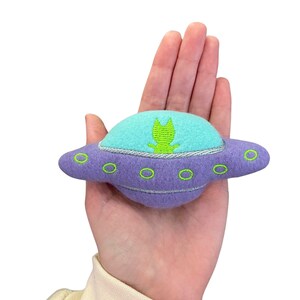 Personalized UFO CAT toy, Handmade Cat Toy Gift for Cat Lover Funny Cat Toy Catnip Custom Cat Toy Vegan Cat Toy Alien Spaceship Cat Toy No- No Name