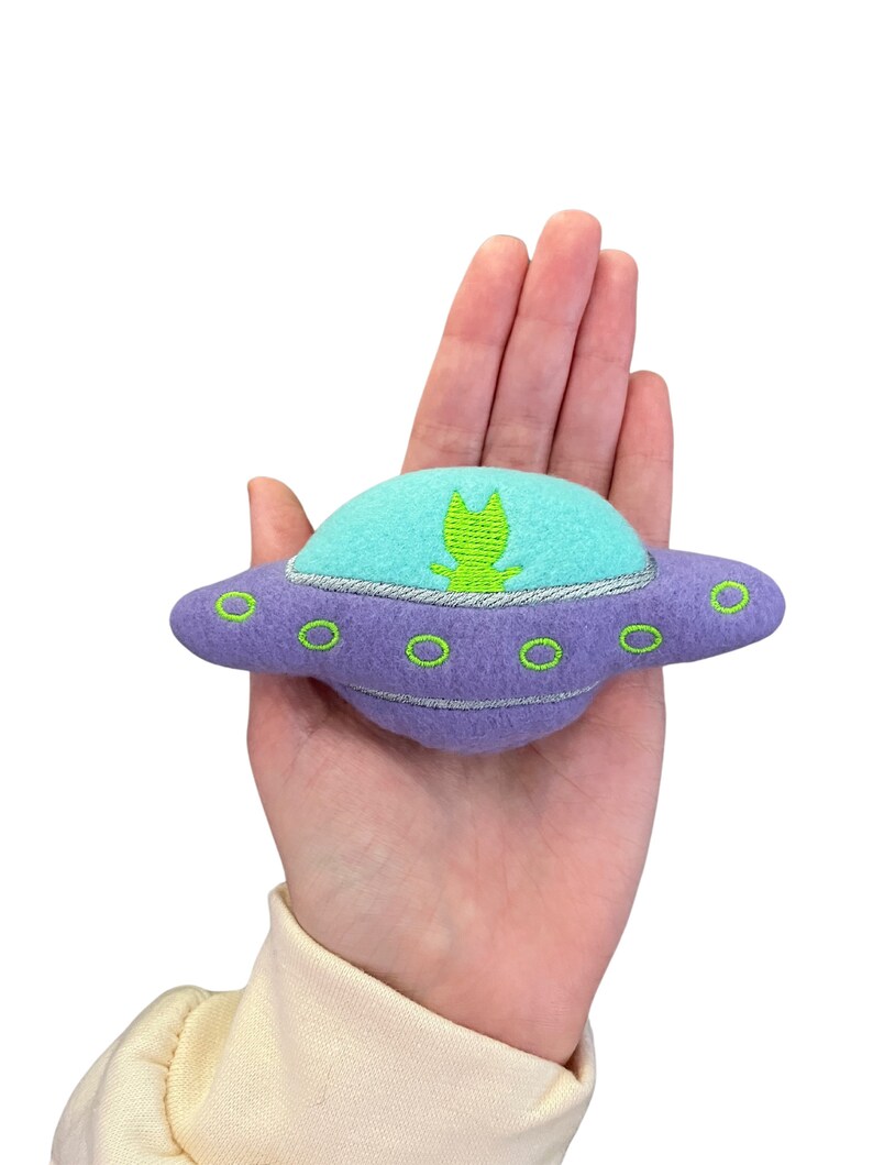 Personalized UFO CAT toy, Handmade Cat Toy Gift for Cat Lover Funny Cat Toy Catnip Custom Cat Toy Vegan Cat Toy Alien Spaceship Cat Toy No- No Name