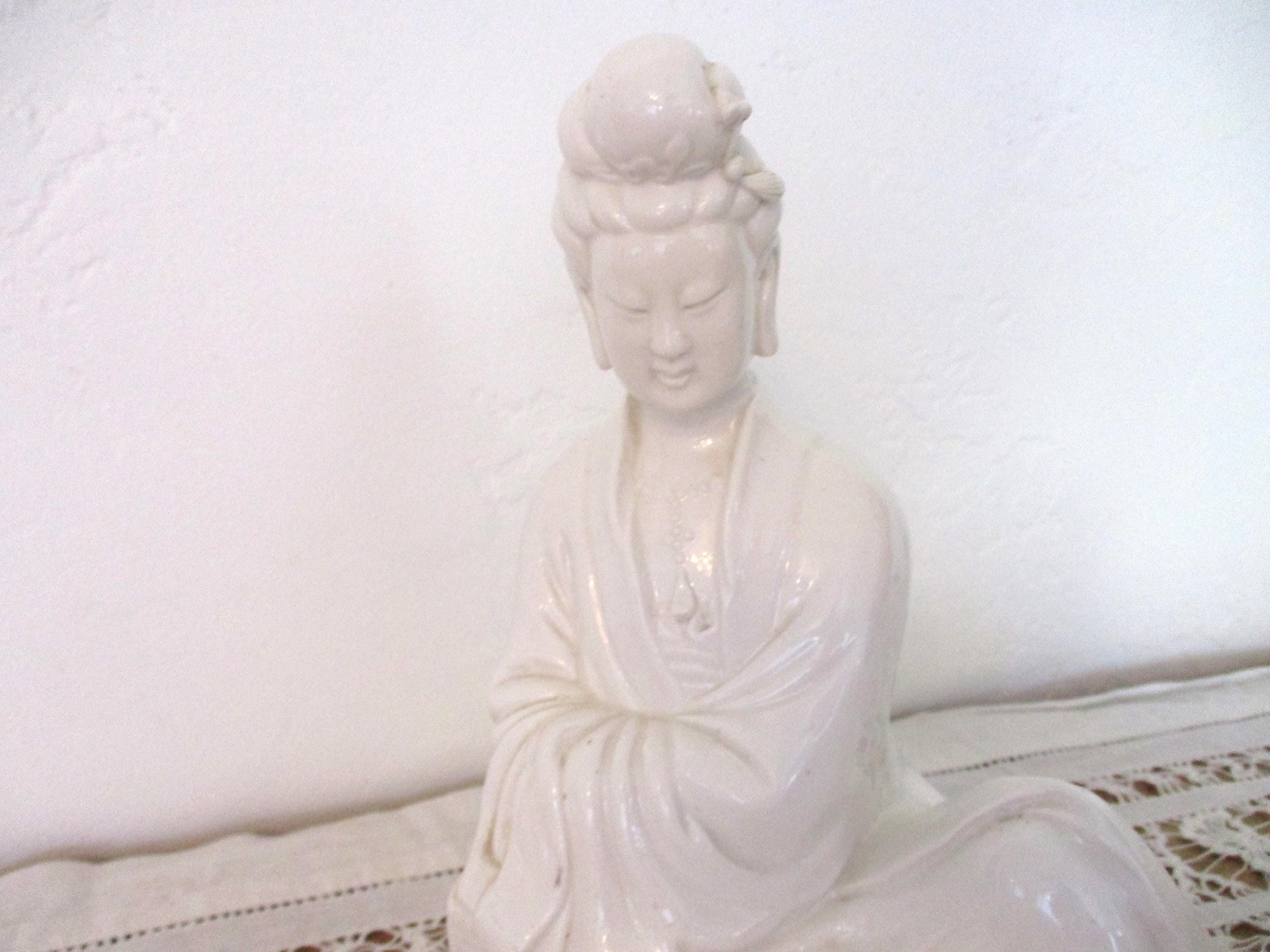 ヴィンテージ 中国製 観音菩薩像 座像 仏教の女神 - Etsy 日本