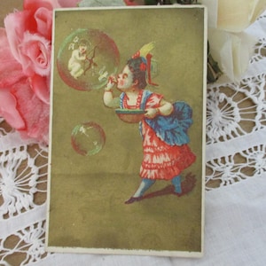 Cartão de propaganda comercial francês antigo, "Menina com Cupido", década de 1890