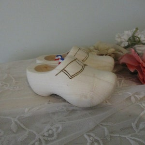 Vintage holländische Holzschuhe für Puppe Souvenir Holland Hand geschnitzt