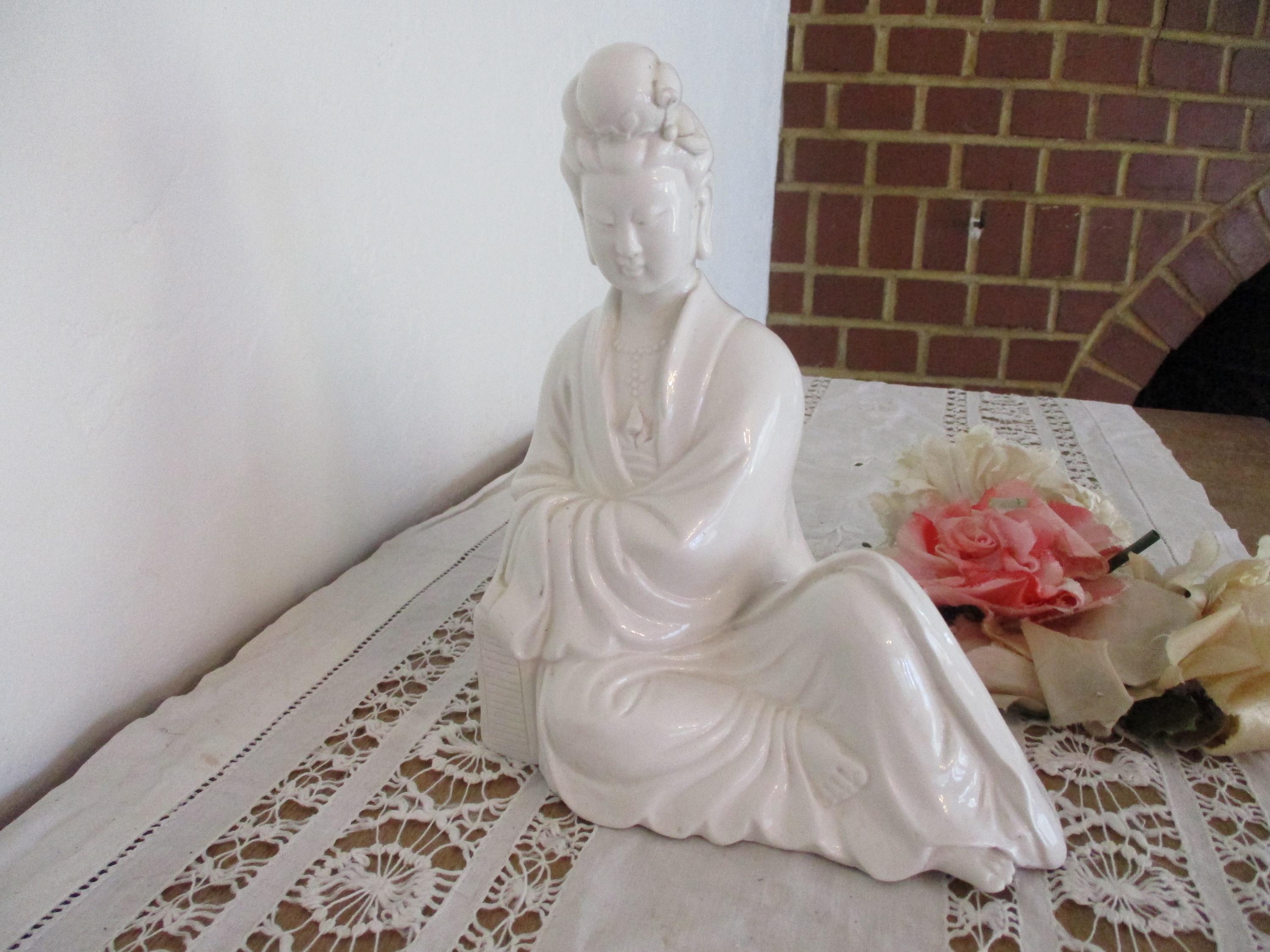 ヴィンテージ 中国製 観音菩薩像 座像 仏教の女神 - Etsy 日本
