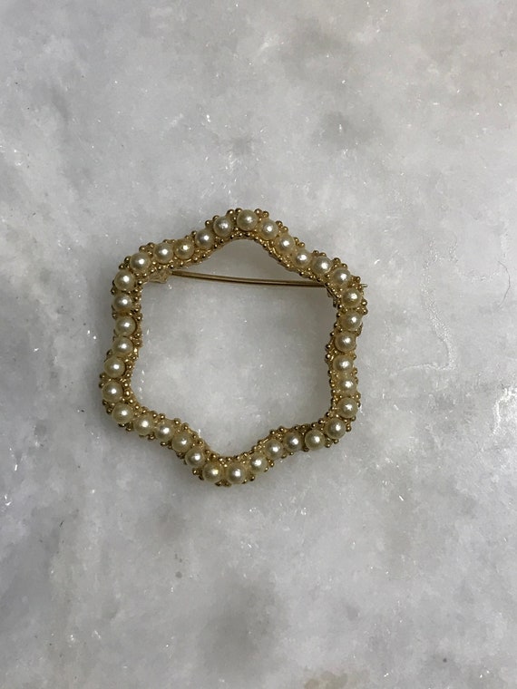 Vintage Ledo Polcini Pearl Brooch