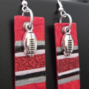 Ohrringe aus leichtem Papier mit Ohio-Football-Anhänger, hergestellt in Columbus!