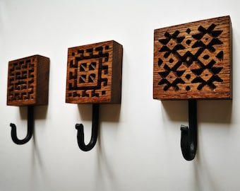 Etno Oak Wall Hooks – Set of 3, Engraved Pattern, Solid Wood