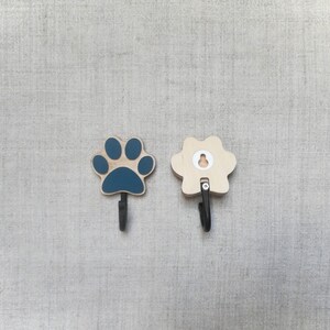 Wooden dog leash hook for wall Paw Print in various colors - backside