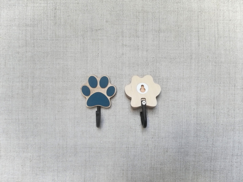 Wooden dog leash hook for wall Paw Print in various colors - backside