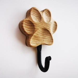 Porta guinzaglio per cani in legno da parete Paw Print in rovere naturale