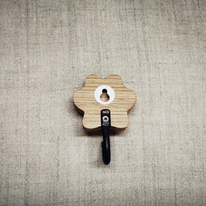 Wooden dog leash wall hanger Paw Print of natural oak - backside