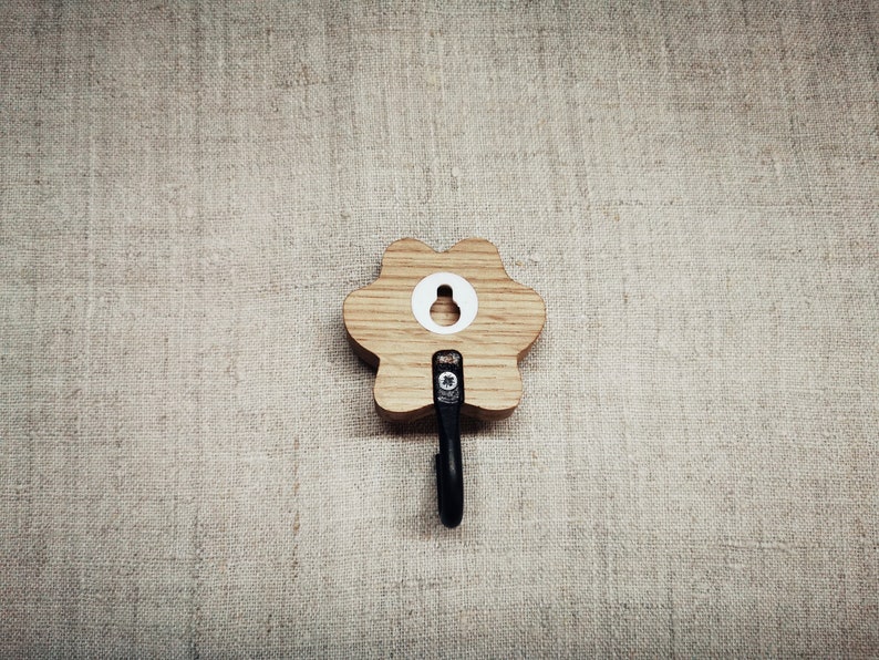 Wooden dog leash wall hanger Paw Print of natural oak - backside