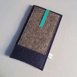 iPhone SE,11,12,13,14,15,16 Pro Max Sleeve "navy pocket", zuiver scheerwolvilt, op maat gemaakt, extra vak voor kaarten, ook voor andere modellen!