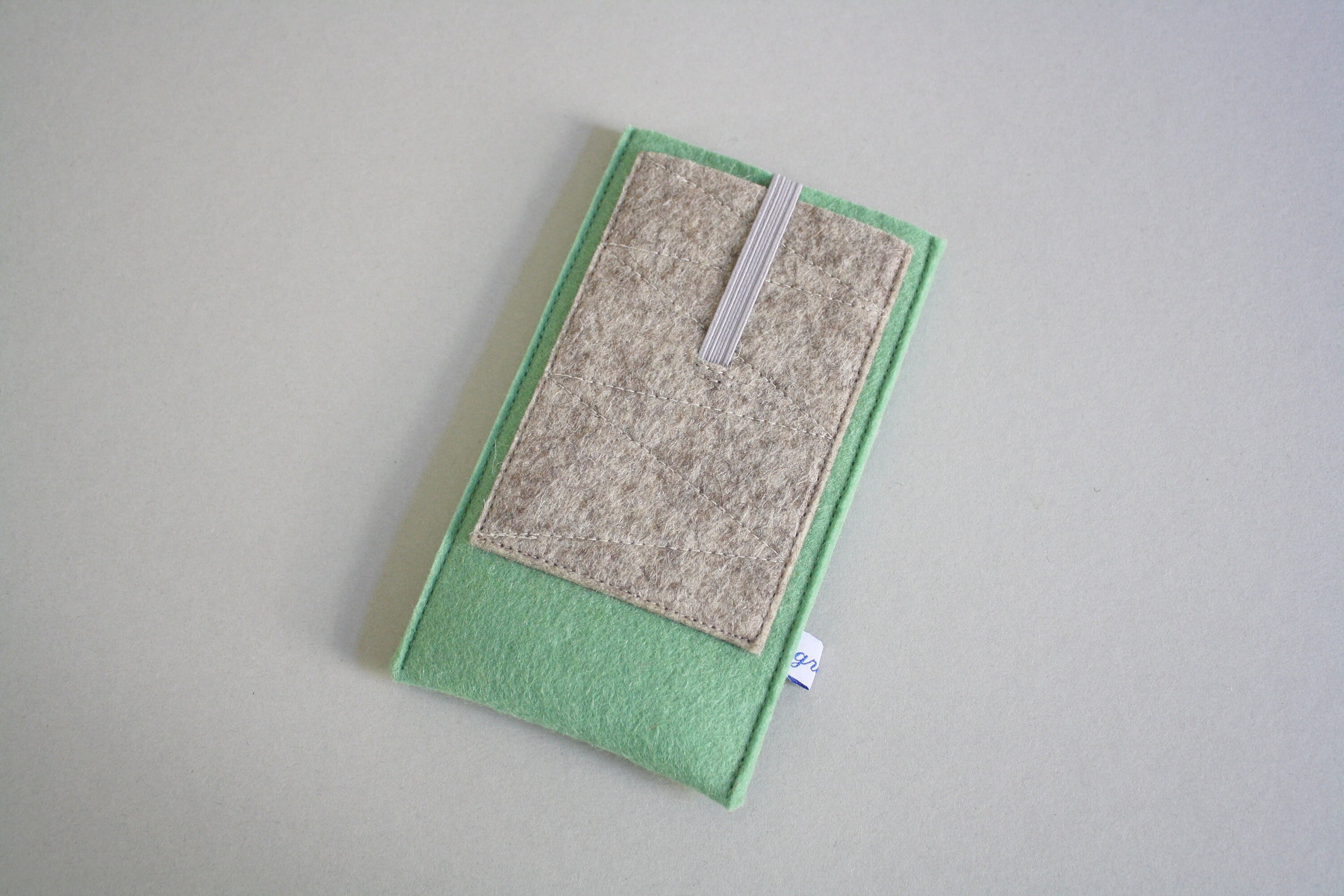 iPhone SE,11,12,13,14,15,16 Pro Plus "seaspray pocket" sleeve, pure wool felt, extra pocket, custom sized, shock-absorbing, water-repellent!