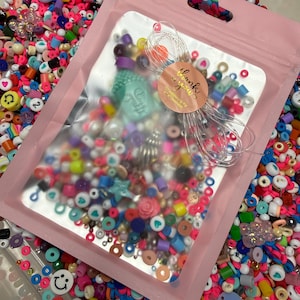 1 Tüte Perlenkonfetti mit Schnur Perlen Anhänger Set Glasperlen Schmuckherstellung Material Armbänder Silber Gold Roségold Muscheln Herz