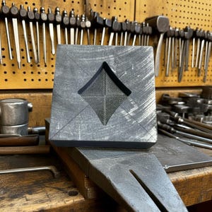 Diamond Suit Graphite Mould. image 5