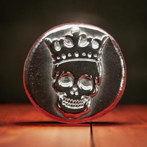 1 oz -  King Skull - Solid SIlver -  Unique 999 Fine Silver Coin, Perfect for Collectors and Gothic Gifts.