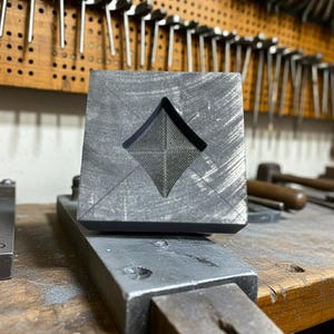 Diamond Suit Graphite Mould. image 9