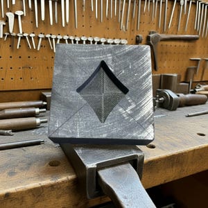 Diamond Suit Graphite Mould. image 7