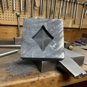 Diamond Suit Graphite Mould. image 1