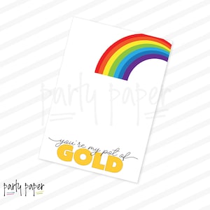 Puede incluir: Tarjeta blanca con un arcoíris y el texto "you're my pot of GOLD". La tarjeta tiene un fondo a rayas diagonales y las palabras "party paper" en la parte inferior.